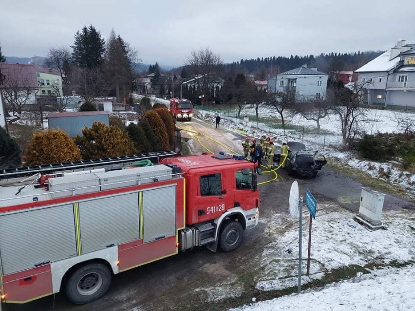 Pożar samochodu osobowego w Zagórzu [ZDJĘCIA]