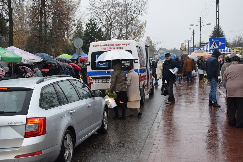 Dzień Wszystkich Świętych w Skierniewicach upływał w...