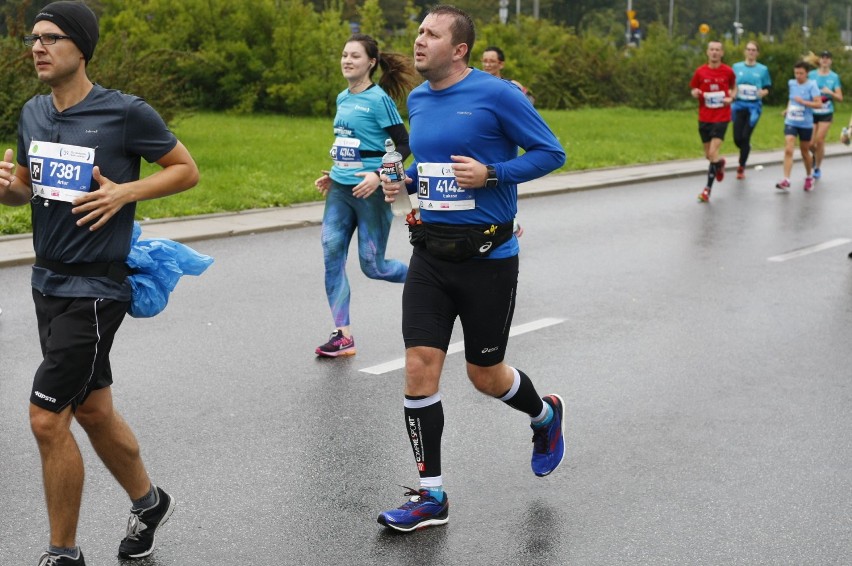 39. PZU Maraton Warszawski. Tysiące biegaczy na ulicach...