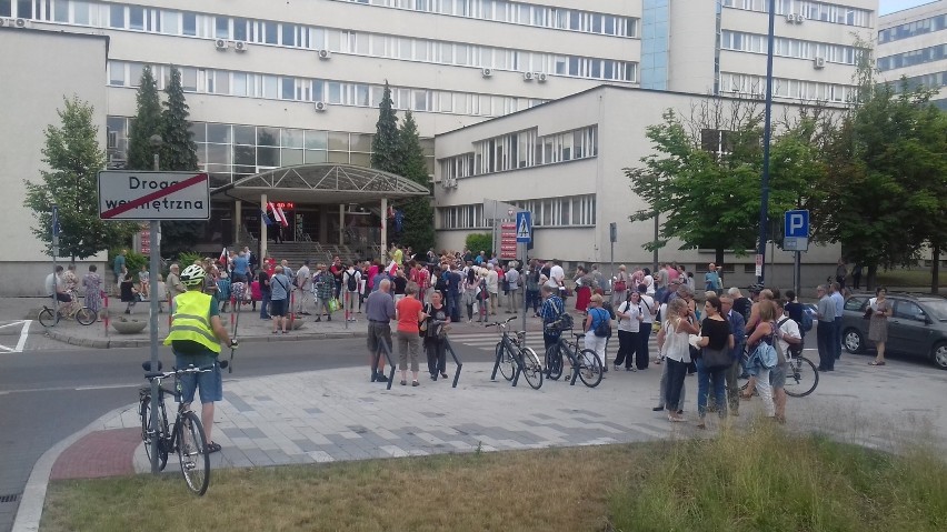 Kraków. Demonstracja KOD-u pod sądem: Europo nie odpuszczaj! [ZDJĘCIA]