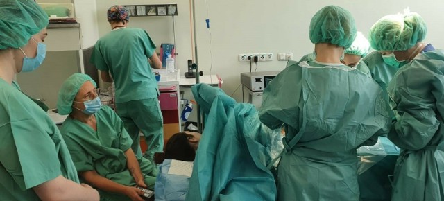 Pierwsze cięcie cesarskie metodą FAUCS wykonał w piątek (19 kwietnia) zespół Klinicznego Centrum Ginekologii, Położnictwa i Neonatologii w Opolu pod kierunkiem Magdaleny Zawadzkiej–Duliniec.