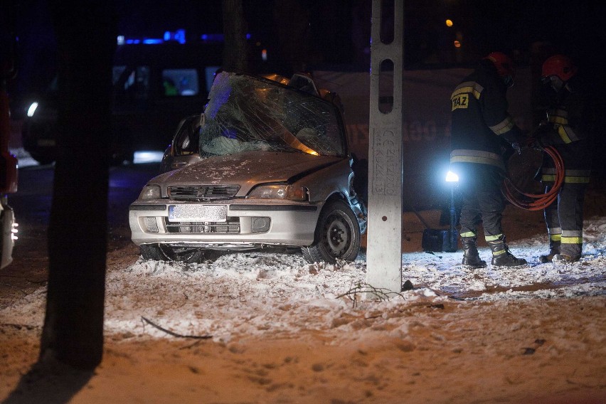 Tragiczny wypadek na Złotnie w Łodzi. Nie żyje 23-letnia kobieta [ZDJĘCIA]