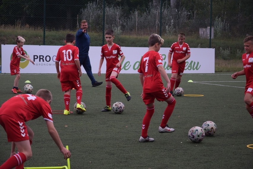 Piłkarze z lubuskiego i zachodniopomorskiego trenowali pod okiem trenera kadry Polski U-16 Marcina Dorny