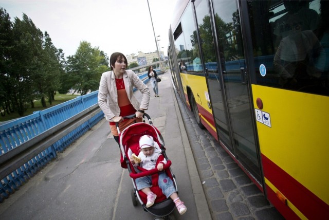 Ze strony motorniczego nie było żadnej reakcji, kobiety blokowały całą część tramwaju i stwarzały zagrożenie. Co więcej spożywały alkohol, odór w tramwaju mówił sam za siebie.