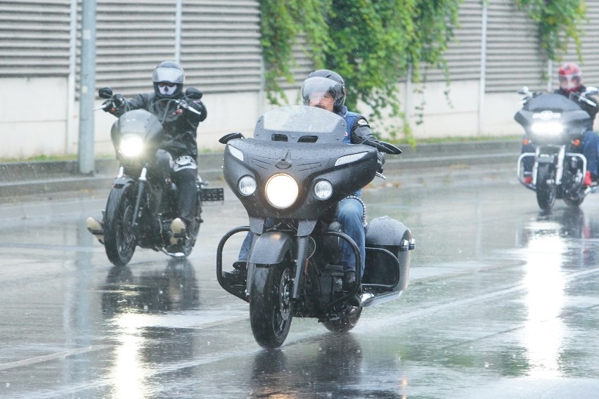 Kilkaset motocyklistek i motocyklistów z Wielkopolski, ale...