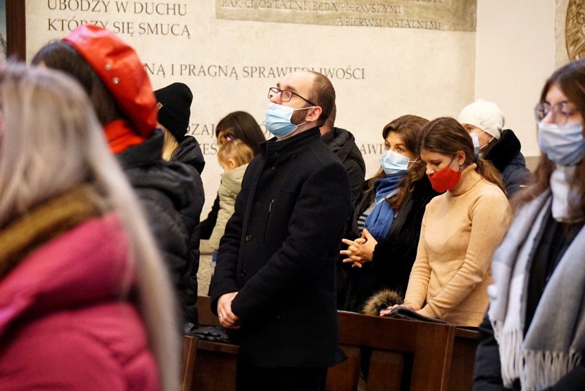 Ukraińscy studenci apelowali o mszę świętą w ojczystym języku. Kościół akademicki KUL odprawił pierwsze nabożeństwo. Fotorelacja