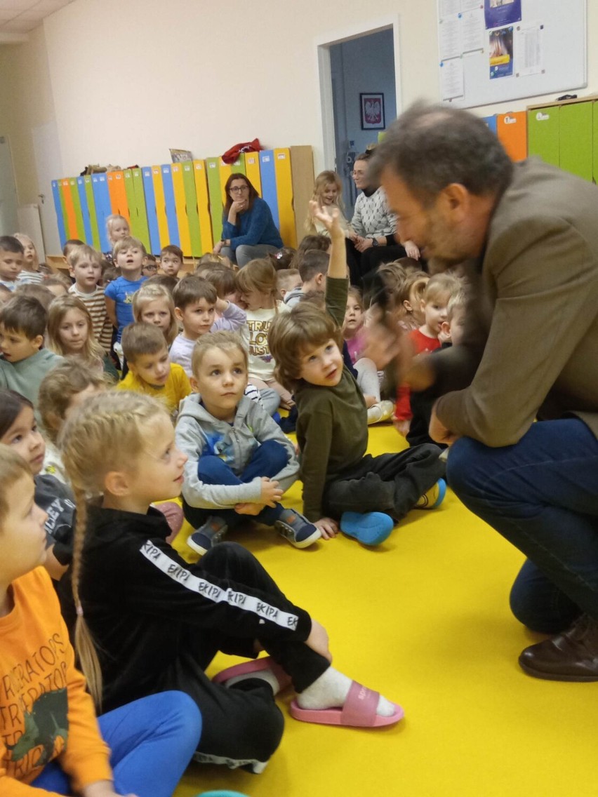 Kolejne spotkanie z cyklu "Czytanie będzie pasją" w przedszkolu "Edu Kids" w Bogdanowie