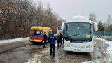 Nieprzytomny kierowca w zamkniętym autobusie. Pomoc przyszła w ostatniej chwili