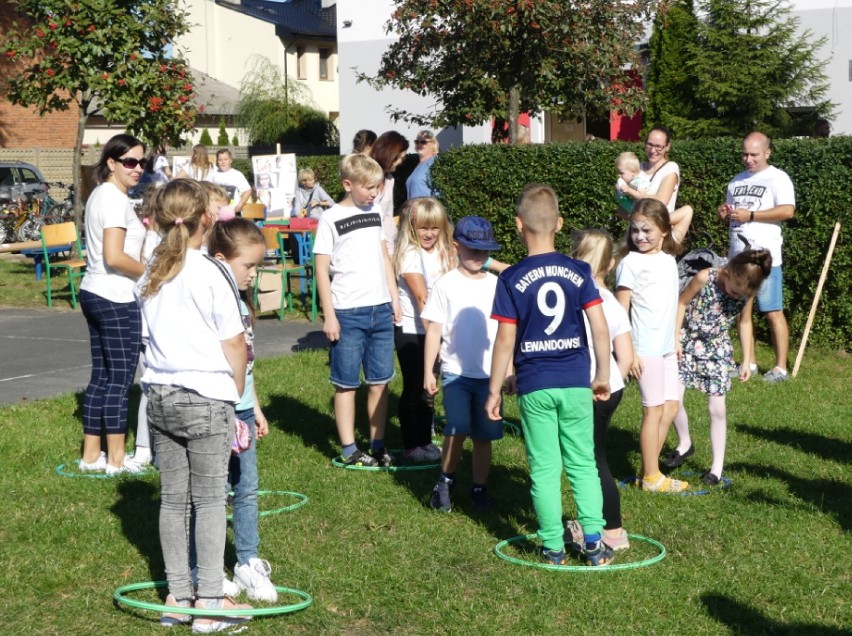 Festyn "Letnie białe szaleństwo" w Szkole Podstawowej w Lamkach