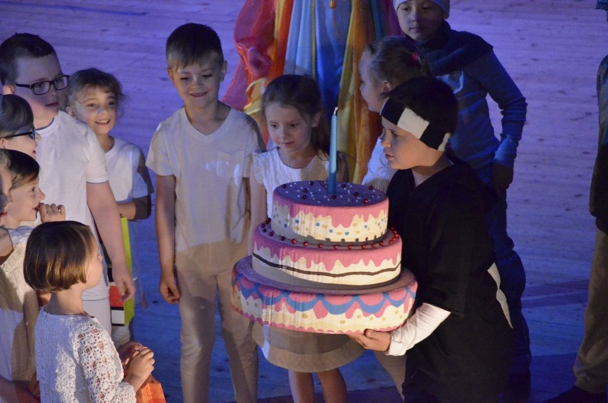 Teatr Miodzio z RCK w Raciborzu: Urodziny w Nigdylandii