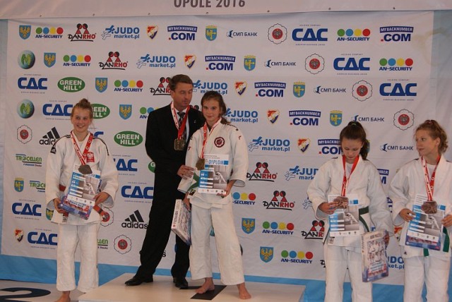 Natalia Stokłosa z łódzkiego klubu sportowego KOKORO zdobyła tytuł Mistrzyni Polski Młodzików w judo do 40 kg