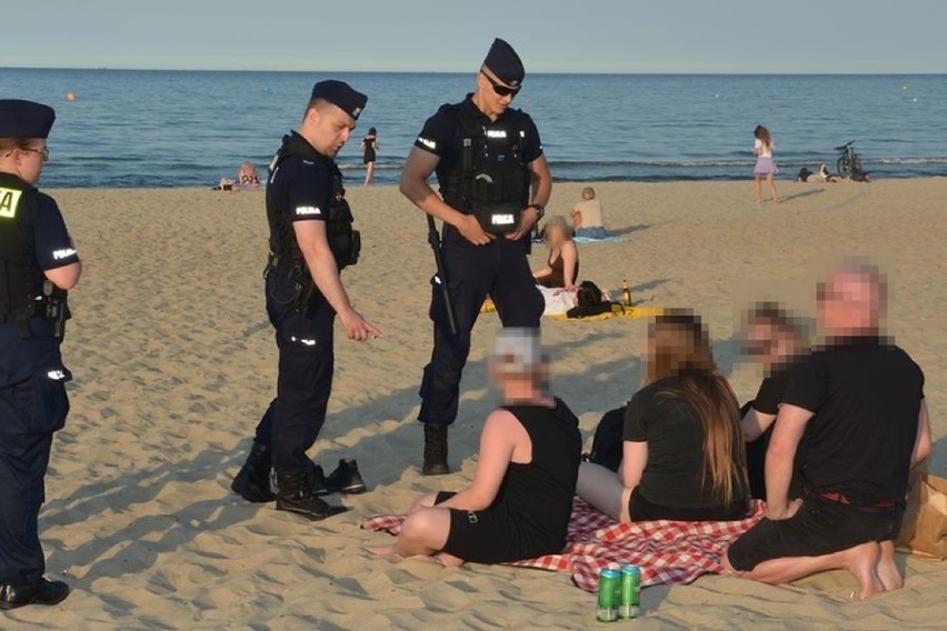 Sopot: Posypały się mandaty za picie alkoholu na plaży