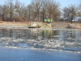 Odrą płynie kra. Promy w Lubuskiem nie kursują