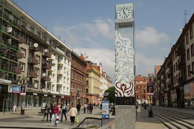 Wrocław: Zegar przy przejściu Świdnickim znów odlicza czas do Euro