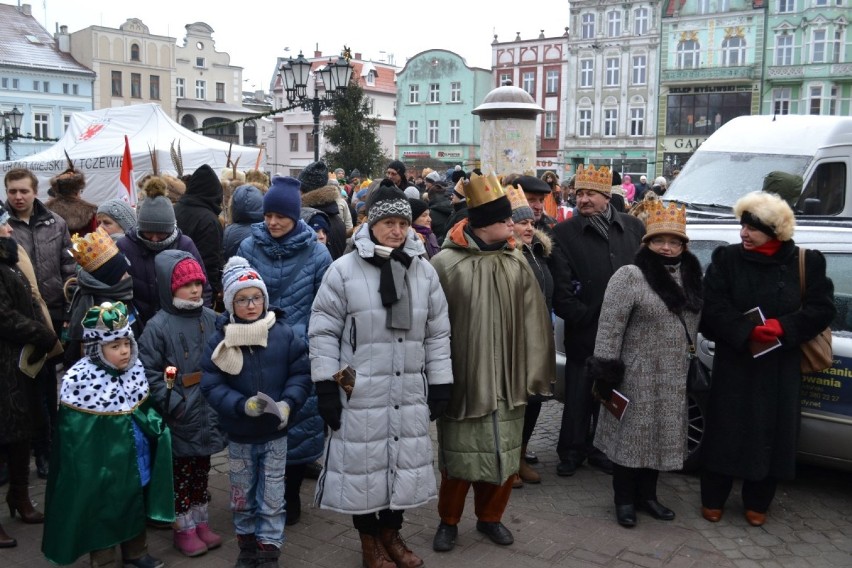 Orszak Trzech Króli w Tczewie: wymarsz z pl. Hallera [FOTO, WIDEO]