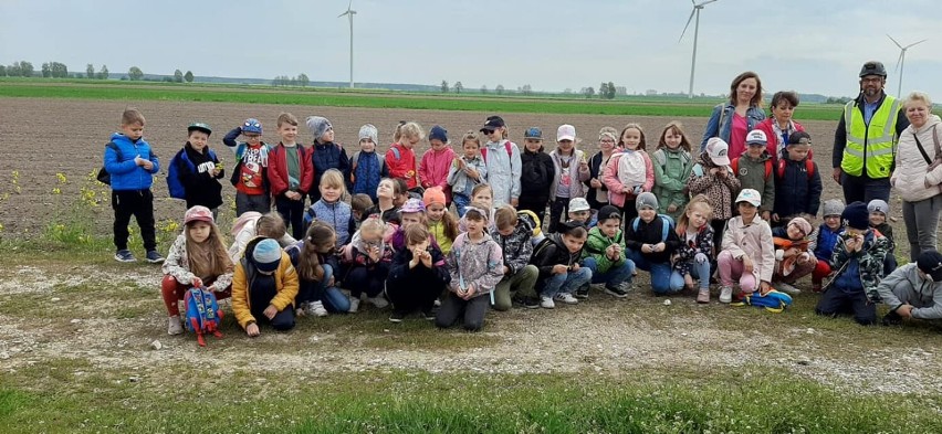 Przedszkolaki z Wielunia odwiedziły farmę wiatrową