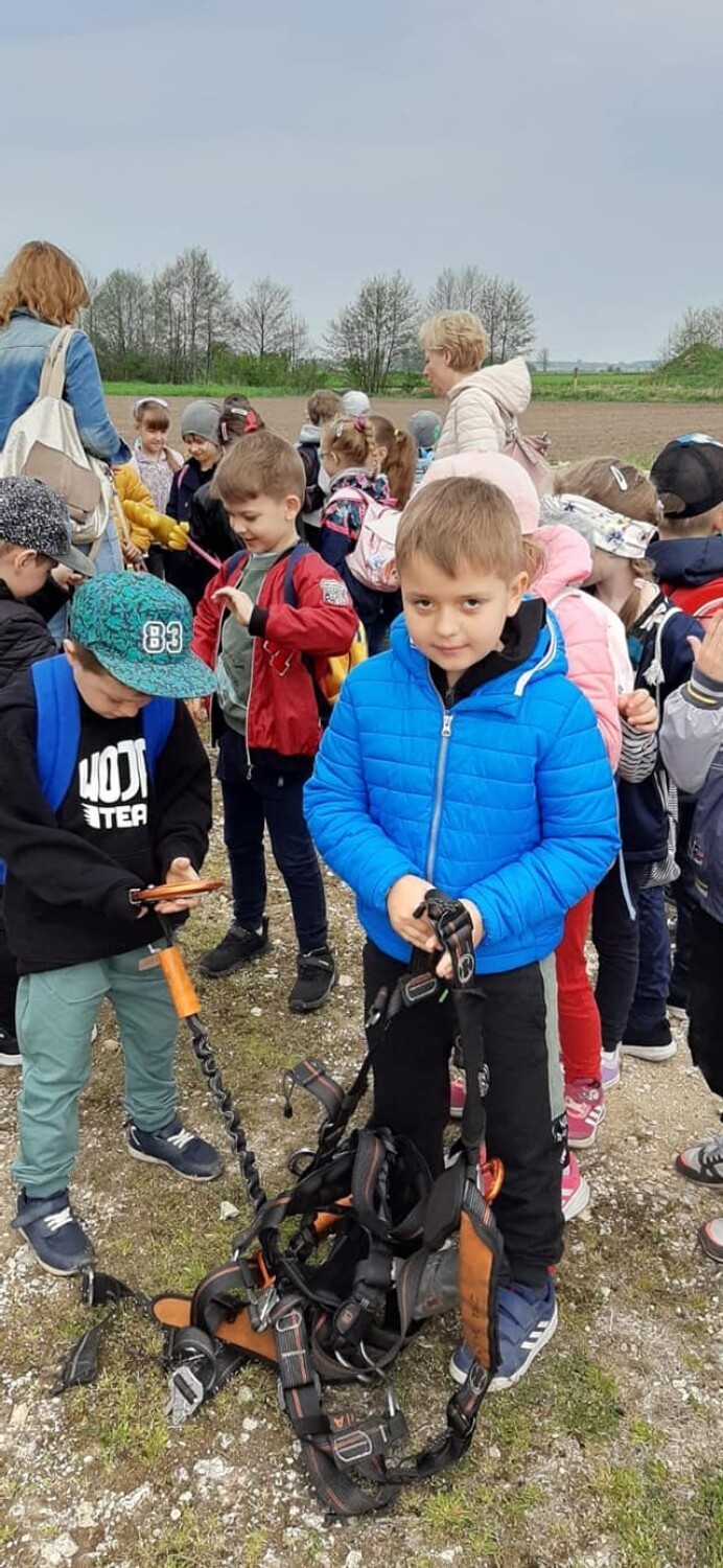 Przedszkolaki z Wielunia odwiedziły farmę wiatrową