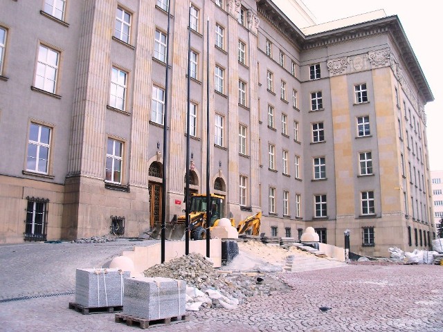 Remont przed gmachem dawnego Sejmu Śląskiego