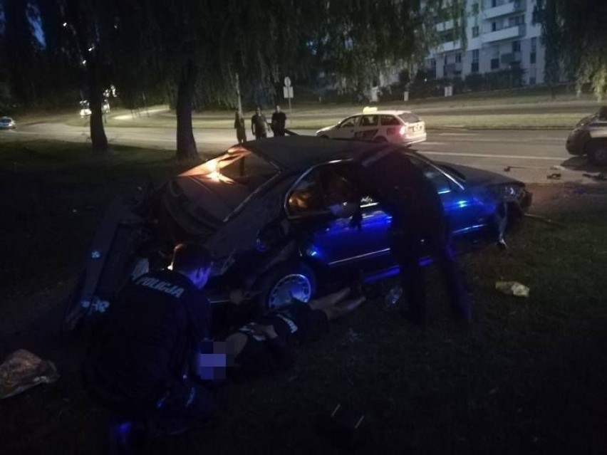Wypadek na Gontyny w Szczecinie. Dachowało auto