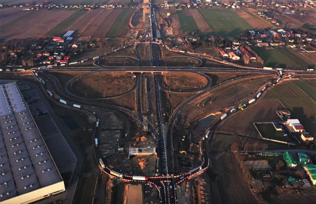 Budowa A1 pod Piotrkowem: nie będzie już gigantycznego ronda na węźle bełchatowskim (Piotrków-Południe), zmiany i utrudnienia dla kierowców