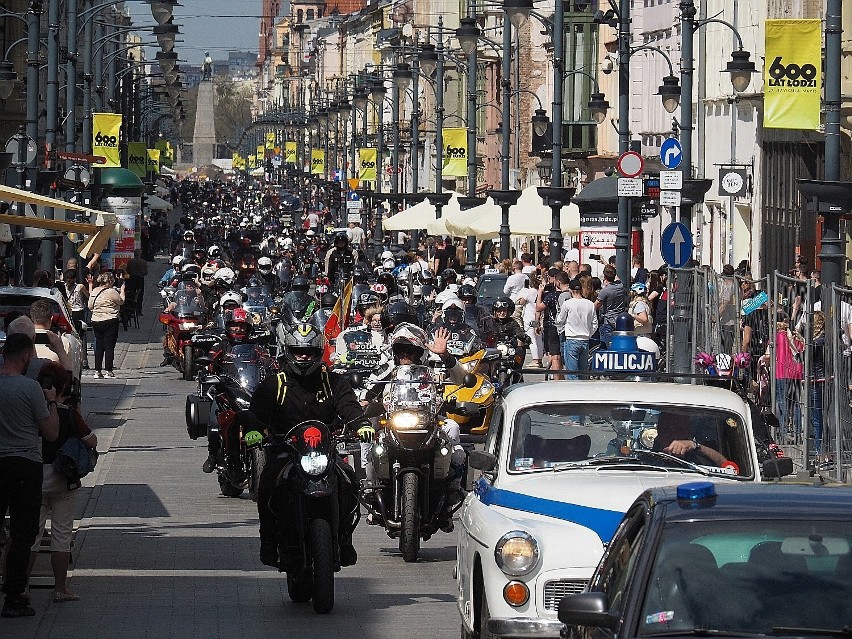 Rozpoczęcie sezonu motocyklowego 2023 w Łodzi. Blisko 4 tysiące motocykli przed Atlas Areną i na Piotrkowskiej ZDJĘCIA
