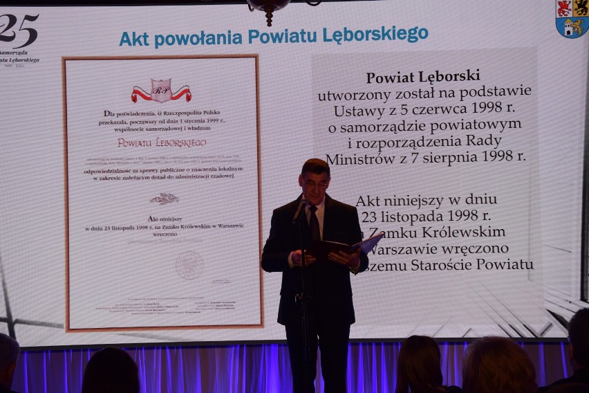 Gala z okazji 25-lecia powiatu lęborskiego. -Zyskaliśmy możliwość podejmowania decyzji blisko mieszkańców -mówi przewodniczący Rady Powiatu