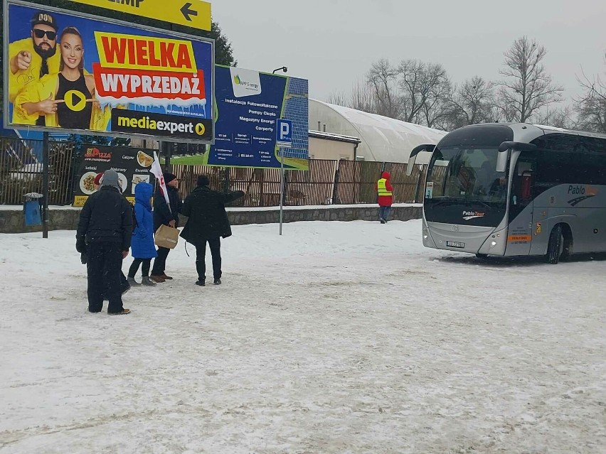 Lublin w drodze na "Protest Wolnych Polaków". Z regionu do Warszawy wyruszyły 62 autokary