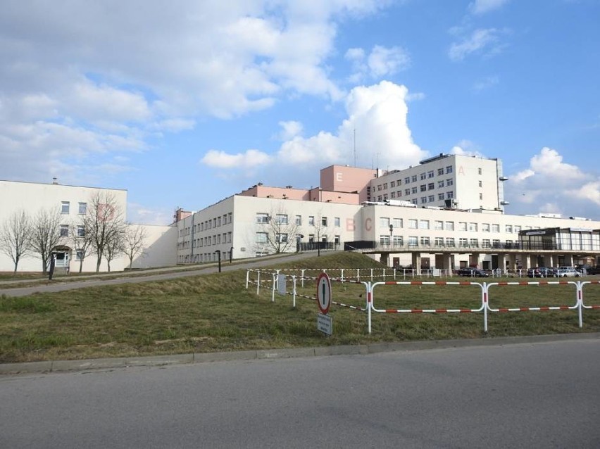 Koronawirus Łomża. Radni w sprawie przekształcenia szpitala: Żądamy natychmiastowej zmiany decyzji