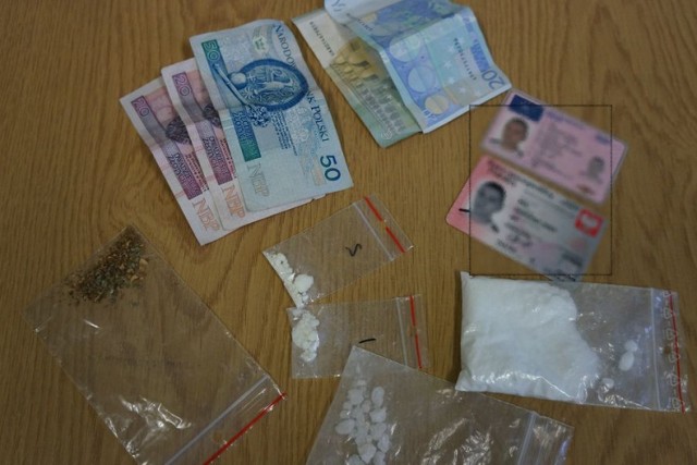 Policja Siemianowice: Posiadał fałszywe dokumenty i narkotyki