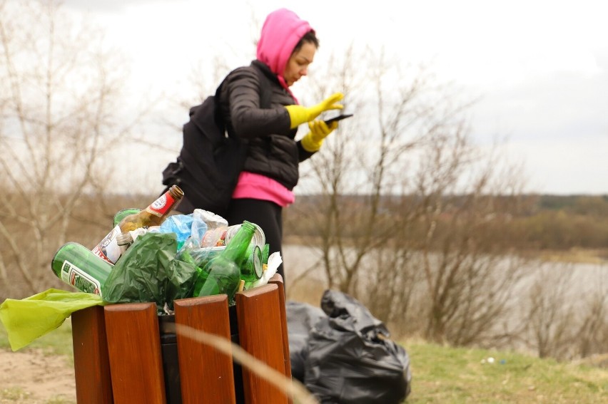 W Toruniu zorganizowano dziś (10.04) sprzątanie wokół...