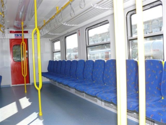 Tylko część kolejek będzie wyposażona w siedzenia typu „metro”. ...