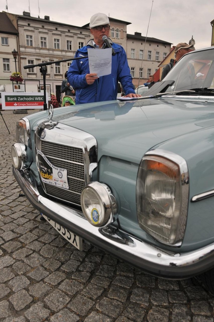 Śrem: zabytkowe mercedesy na rynku. XIII Zlot Zabytkowych...