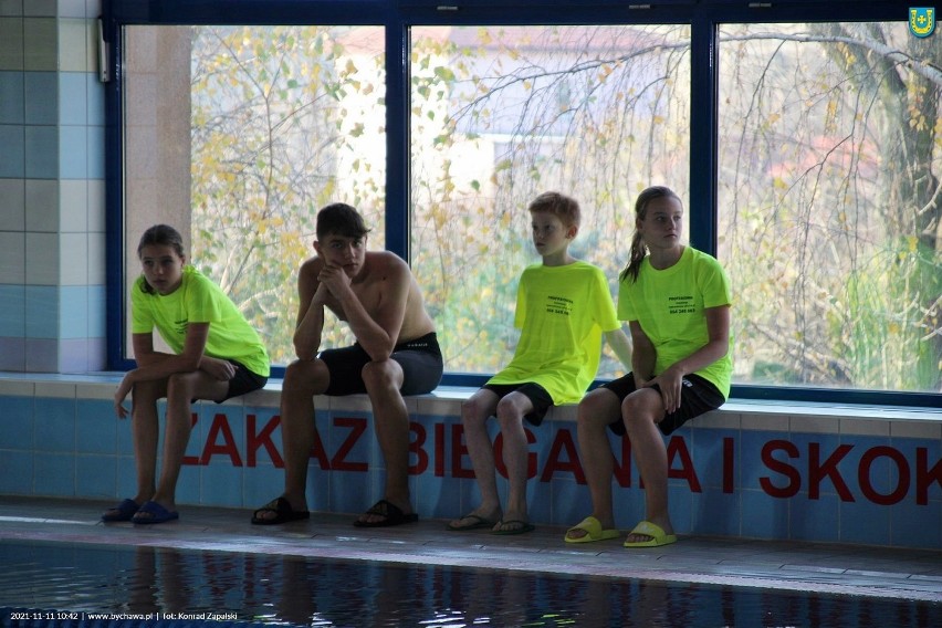 Zawodnicy UKP Bychawa wrócili z zawodów pływackich w Sochaczewie z trzema medalami. Zobacz zdjęcia