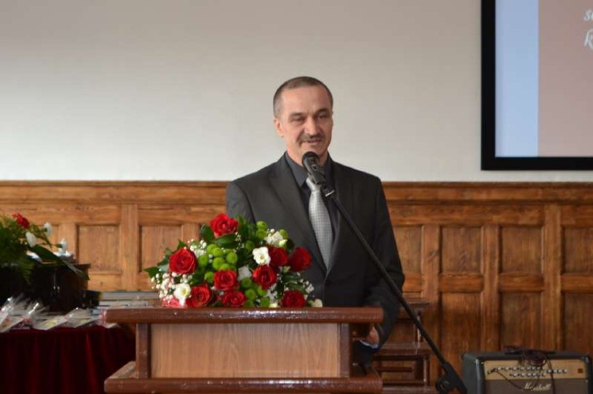 Pożegnanie absolwentów w Liceum Ogólnokształcącym im. St....