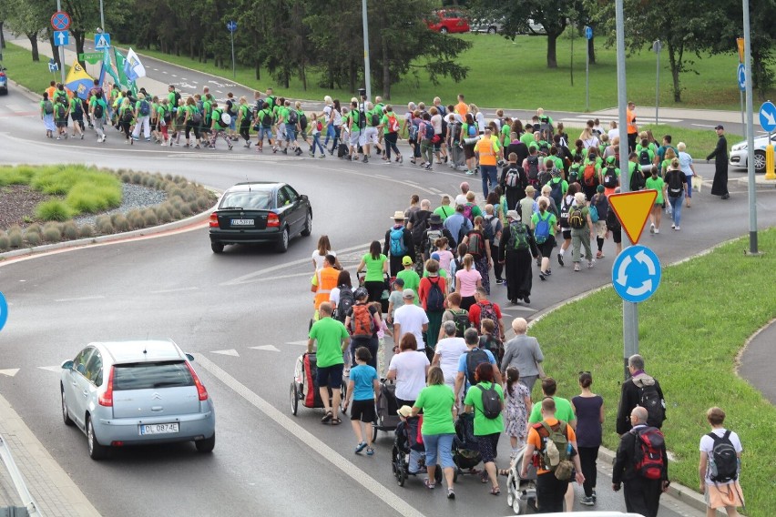 Wyruszyła Piesza Pielgrzymka z Legnicy na Jasną Górę, zobaczcie zdjęcia