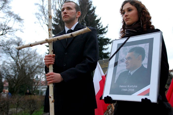 Odsłonięto obelisk pomordowanych w Katyniu i ofiar tragedii smoleńskiej