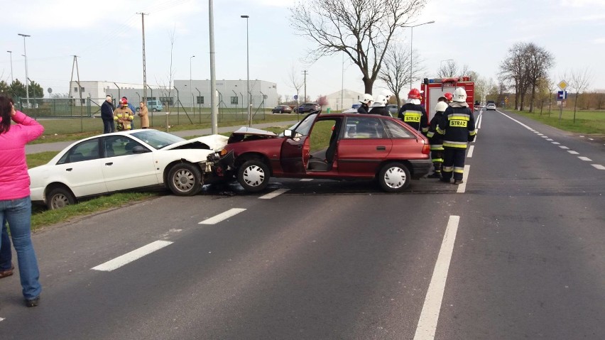 Wypadek w Pniewach na ulicy Poznańskiej [zdjęcia]