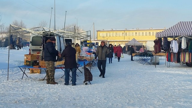 Tak wyglądał handel na targu w Opatowie w środę, 17 stycznia. Zobacz zdjęcia >>>