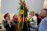 Seniorzy z Legnicy tworzyli palmy zgodnie z tradycją ludową, zobaczcie zdjęcia