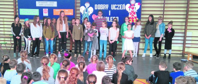 Przedstawienie zatytułowane „Porządki”, wystawione w Szkole Podstawowej nr 2 w Koronowie, nawiązywało swoją tematyką do „Dnia bez przemocy”
