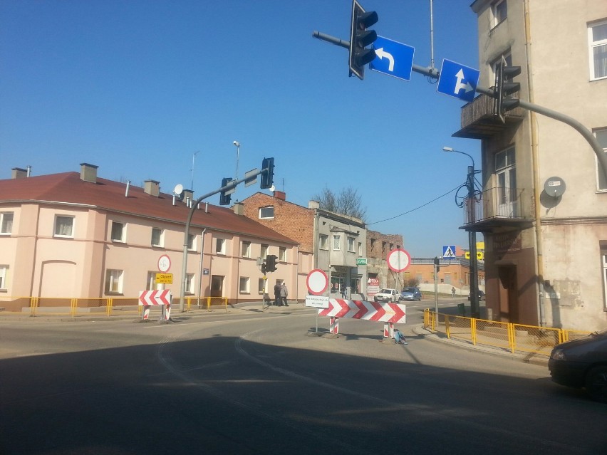 Przebudowa ulicy Warszawskiej w Tomaszowie: Drogowcy weszli na kolejny odcinek [ZDJĘCIA]