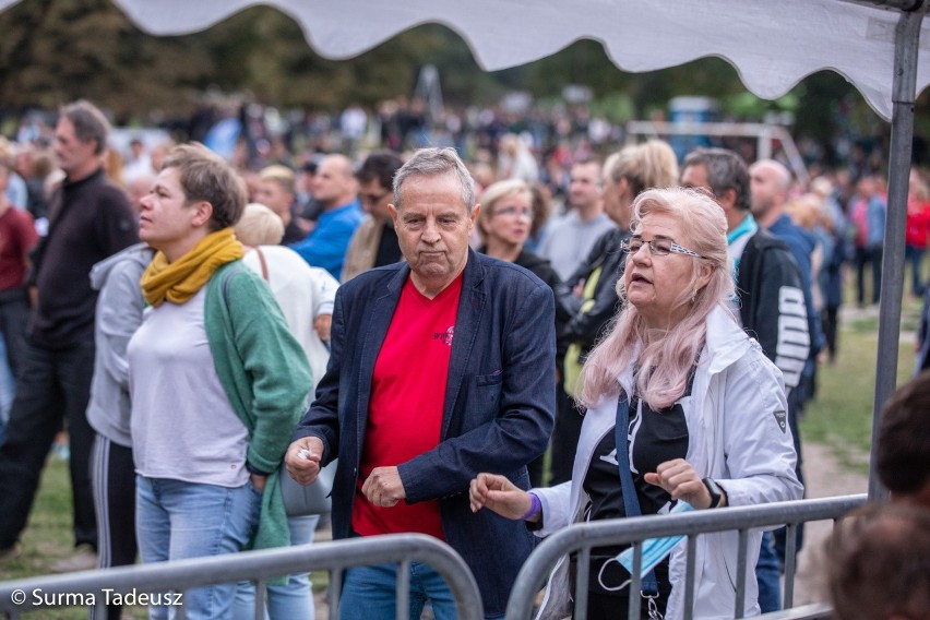 Dni Stargardu 2021. Na koncert przyleciały zespoły Muchy i happysad. ZDJĘCIA