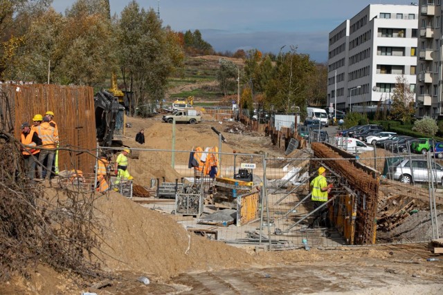 Tak postępuje budowa linii tramwajowej Krowodrza Górka - Górka Narodowa