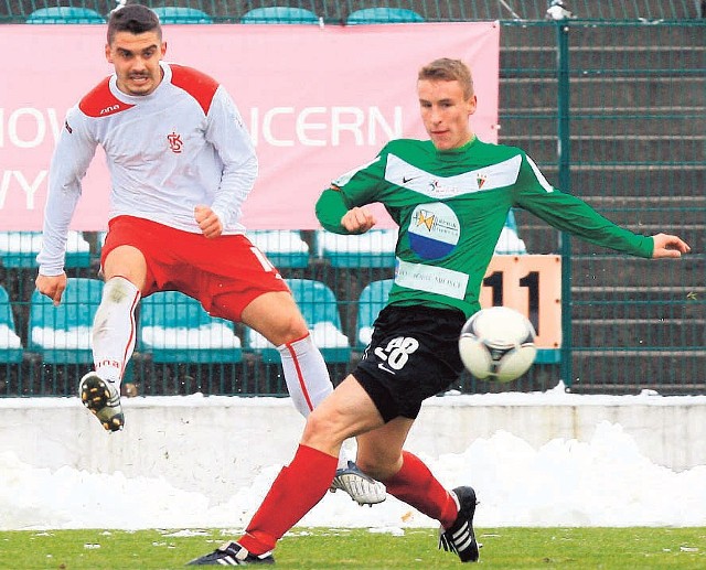 Konrad Kaczmarek w meczu z GKS Tychy wywalczył rzut karny i strzelił samobójczego gola.