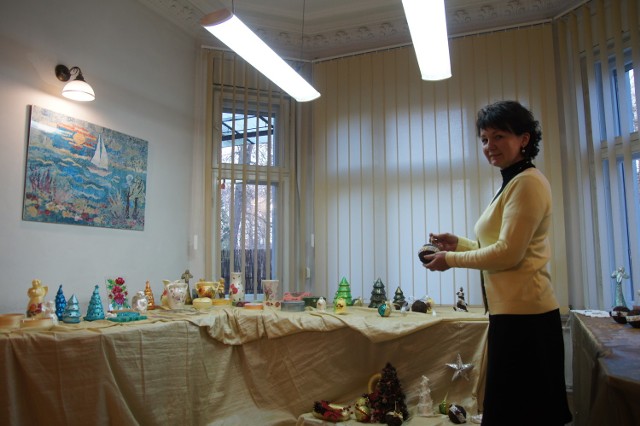 Małgorzata Rosół, kierownik Środowiskowego Domu Samopomocy zaprasza do obejrzenia wystawy