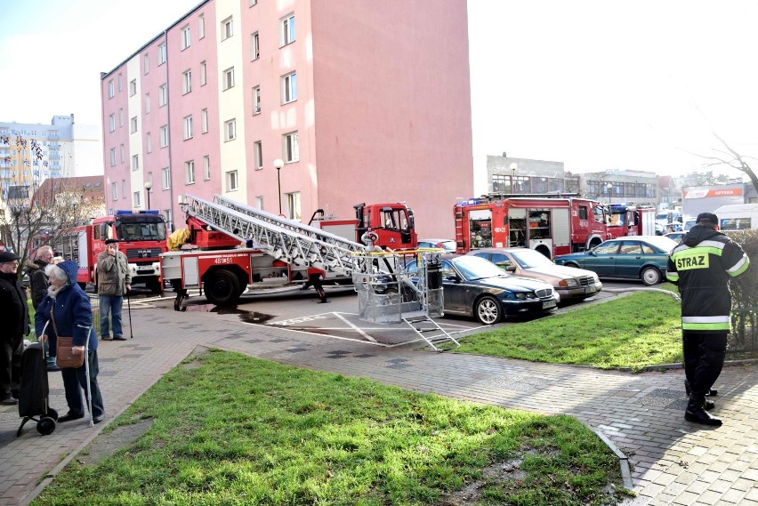 Pożar w mieszkaniu na ul. Jasnej w Malborku. Ogień na dziewiątym piętrze, lokatorzy ewakuowani