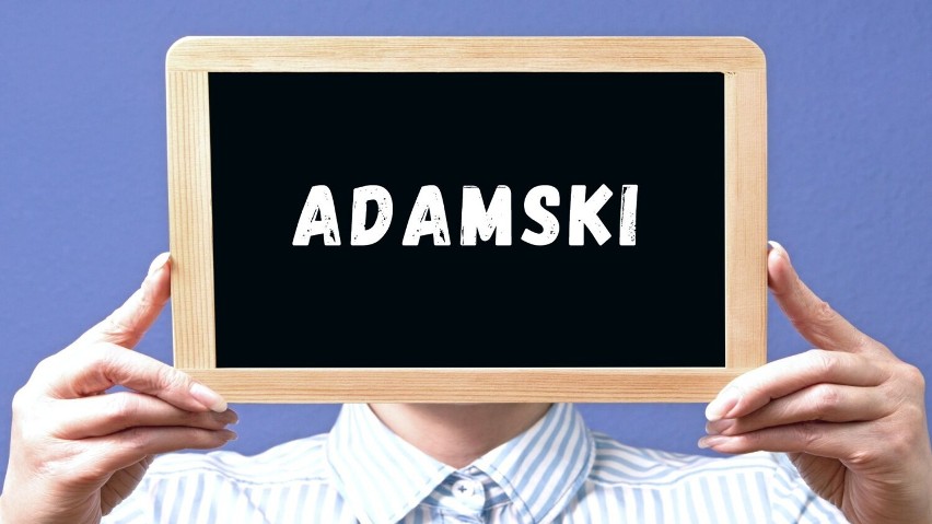 Nazwisko utworzone sufiksem ­–ski od imienia Adam .  K....