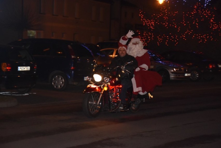 Nekla: Zamiast na saniach Mikołaj przyjechał do dzieci na motorze [FOTO, FILM]