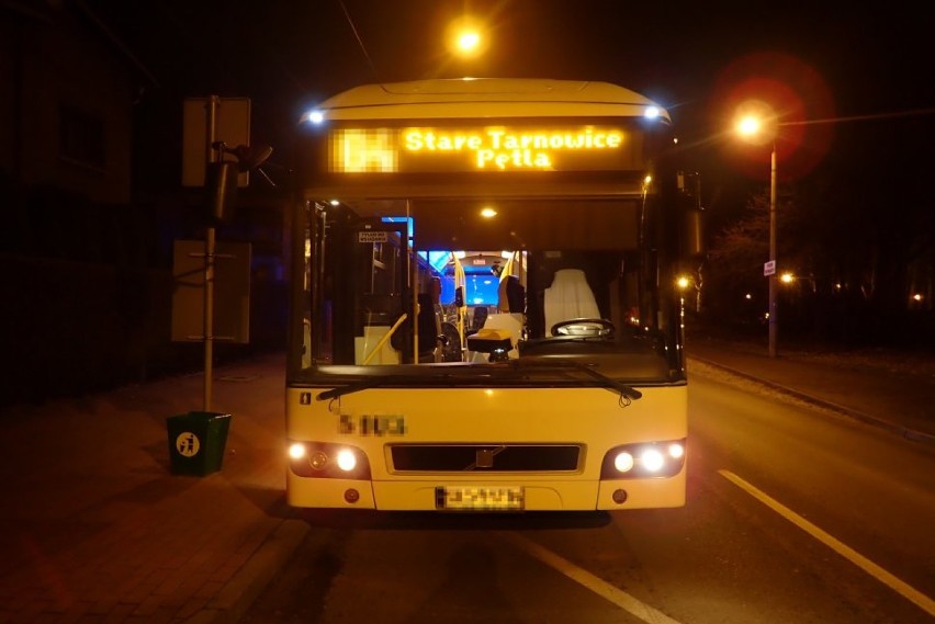 Tarnowskie Góry: pasażerka autobusu trafiła do szpitala. Przyczyną gwałtowne hamowanie 