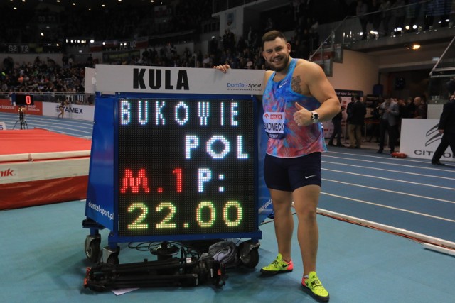 W Arenie Toruń trwa mityng lekkoatletyczny Copernicus Cup, należący do prestiżowego cyklu IAAF World Indoor Tour. Zawody zaczęły się od mocnego akcentu - świetnie spisał się kulomiot Konrad Bukowiecki, który wynikiem 22.00 m pobił absolutny rekord Polski! Po raz trzeci w tegorocznym IAAF WIT wygrał bieg na 800 m Adam Kszczot (1.46.76) i zapewnił sobie triumf w całym cyklu.

Zobacz także: Weekend w Toruniu. Ladies' Nights w Bajka Disco Club w Toruniu [ZDJĘCIA]